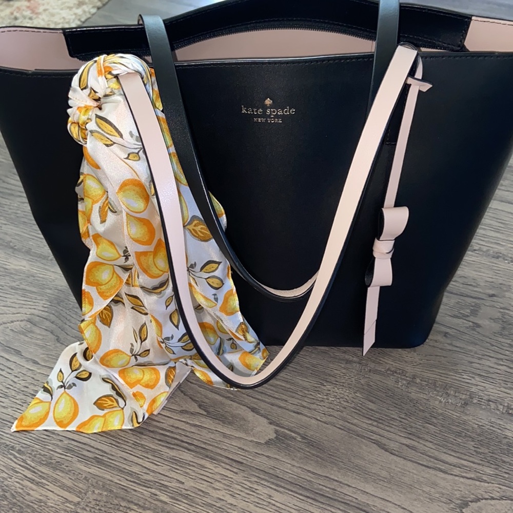 Kate Spade genuine leather zip up tote bag! ♠️♠️